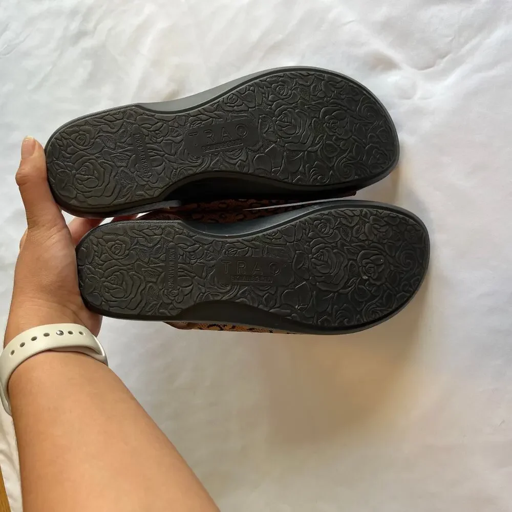 TRAQ by Alegria Barett Leopard Knit Sport Sandals 9.5